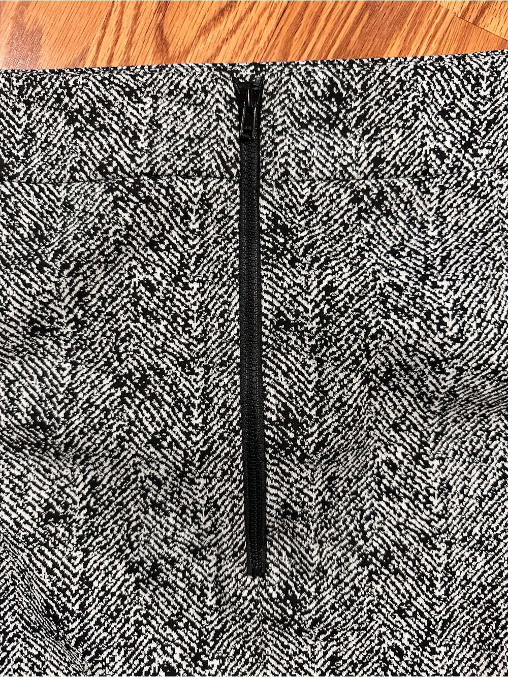 CAbi Agent Black and White Herringbone Pencil Skirt size 14 - Picture 9 of 9
